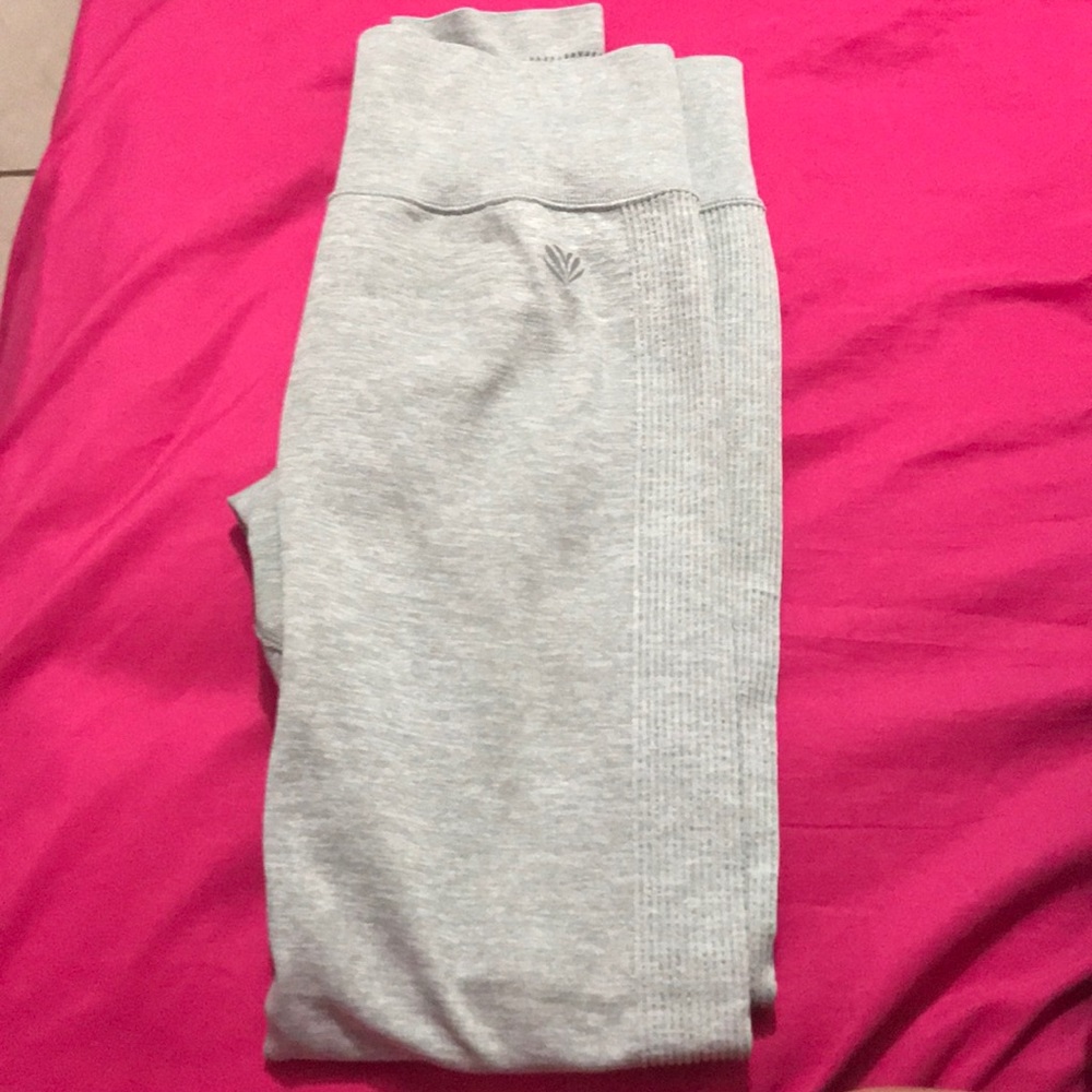 Leggings brand new only washed 1 time ❤️